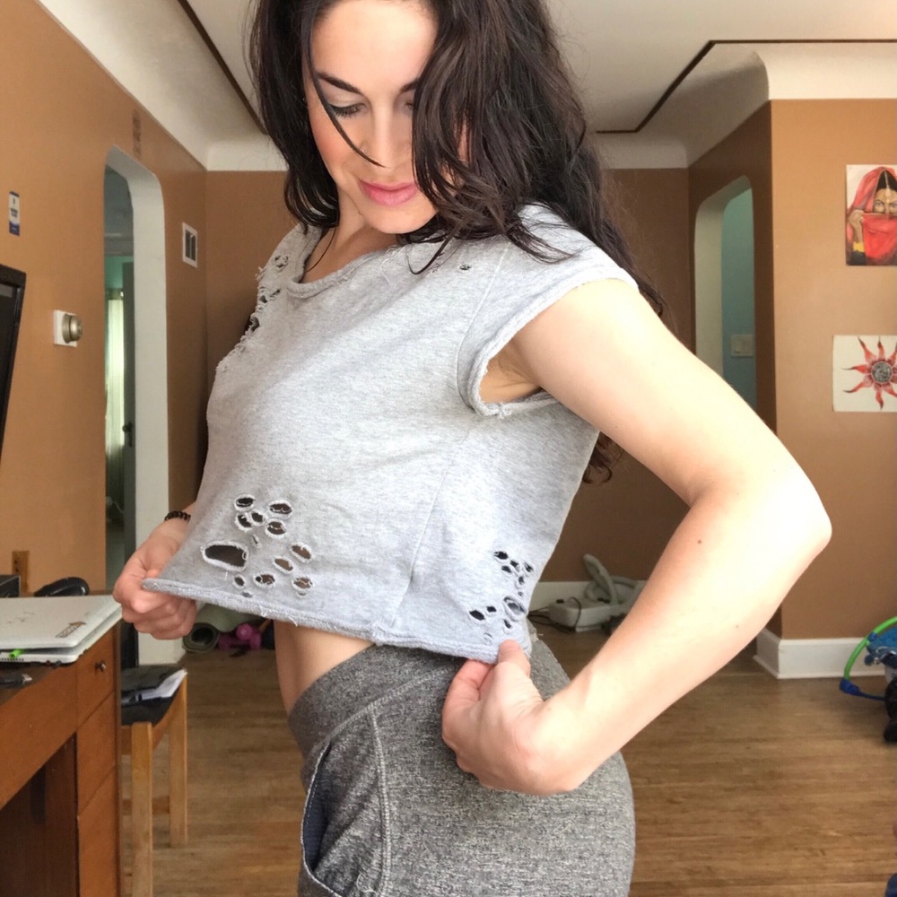 ALMOST FAMOUS Gray crop top